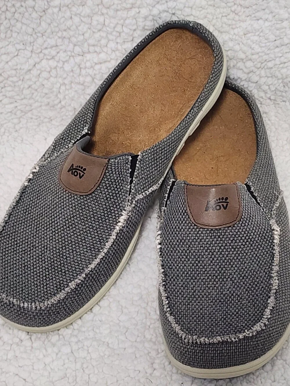 *NEW* AOV Men's Slip On Canvas Shoes w Arch Support Size 11.5